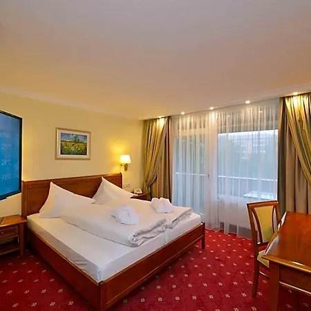 מלון Schweizer Hof Thermal Und Vital (adults Only) 4*